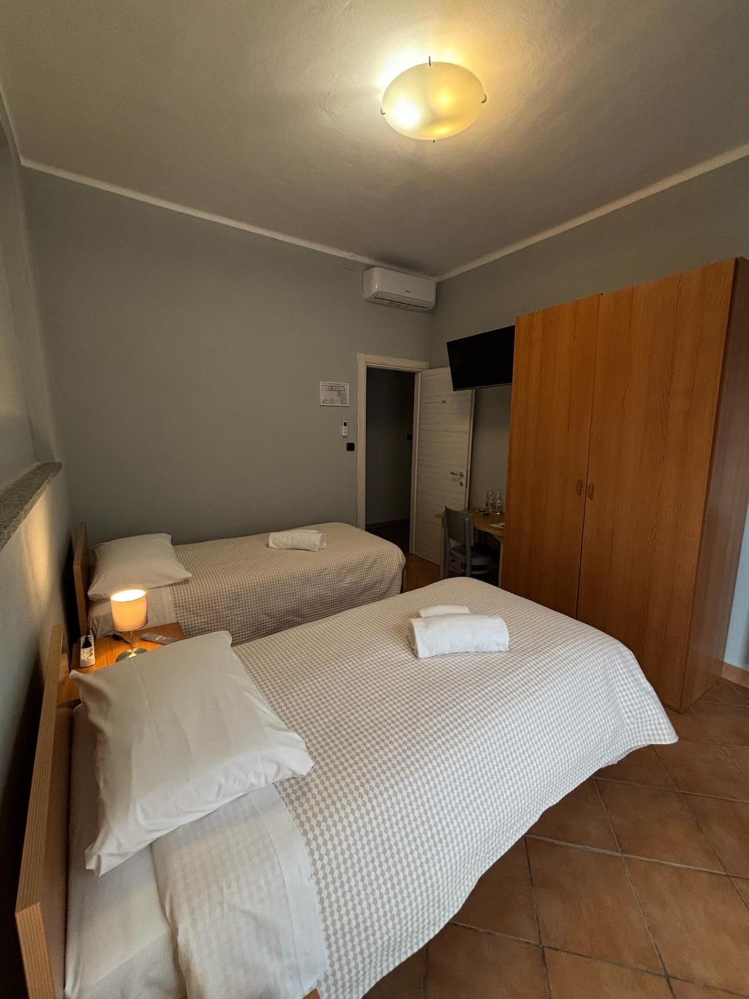 Domus Hotel Caselle Torinese Exterior foto