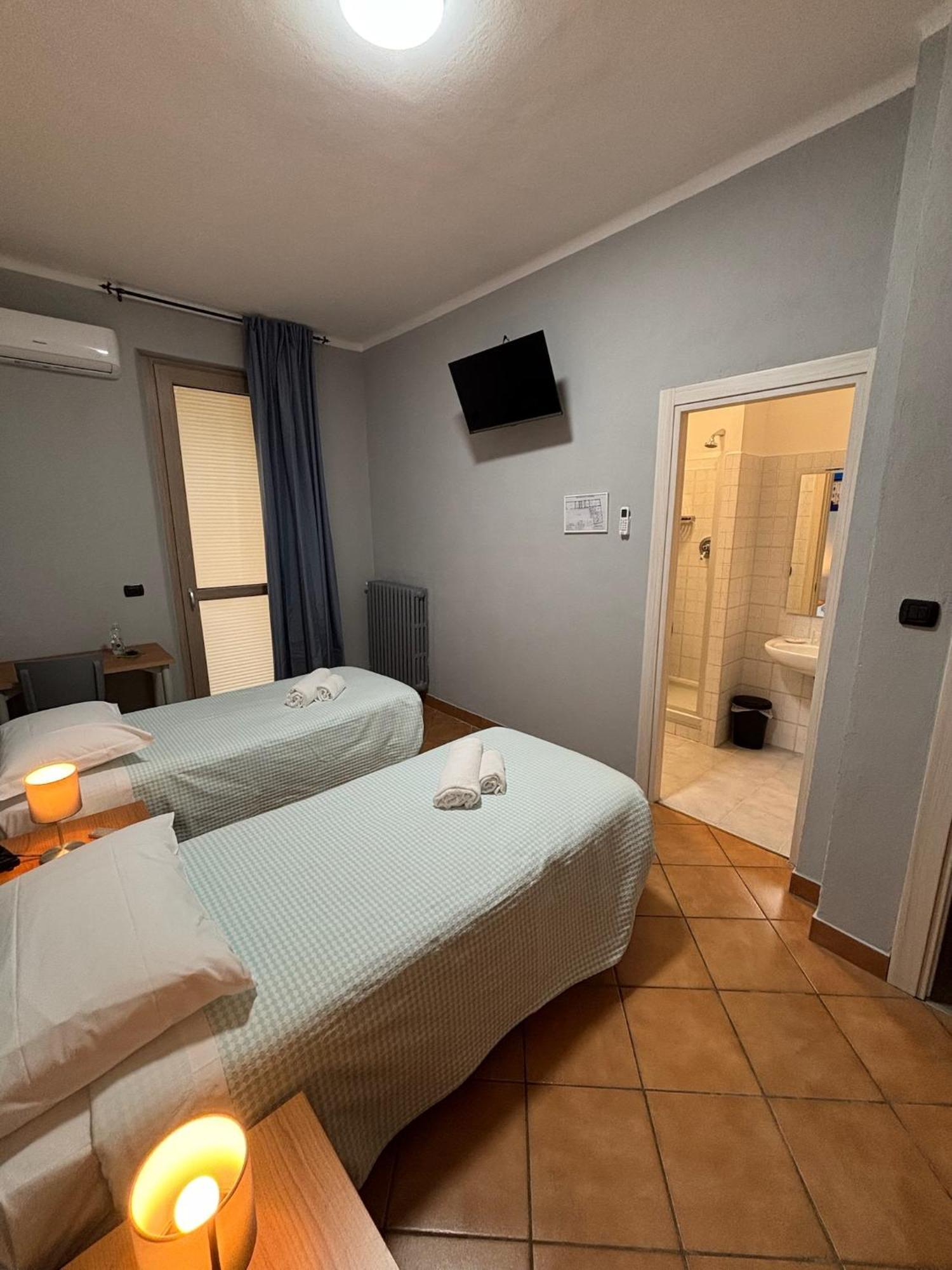Domus Hotel Caselle Torinese Exterior foto